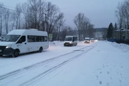 В Амурской области из сошедшего с рельсов состава власти перевозят пассажиров поездов на автобусах