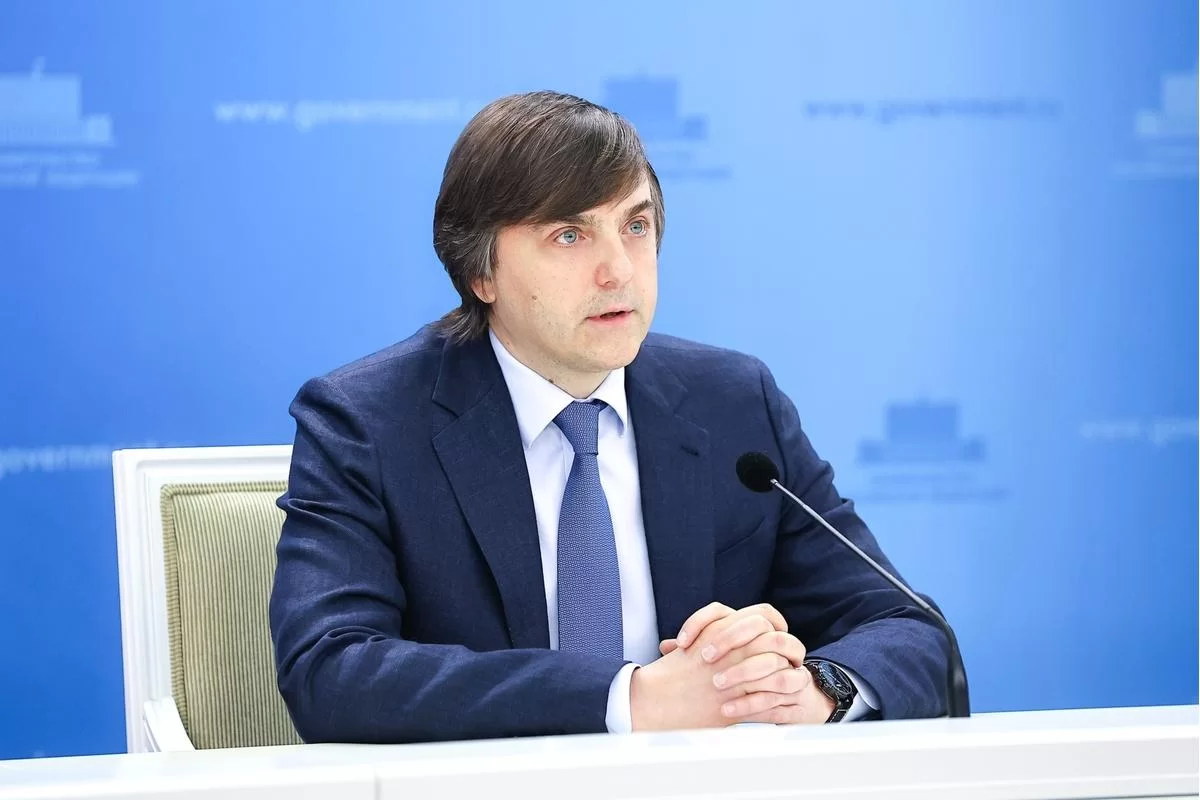 Выпускной — это не про деньги: мнение министра просвещения