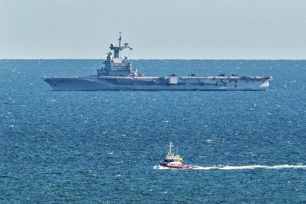 Шведские военные подавили дрон, который шел на сближение с «Шарлем де Голлем»