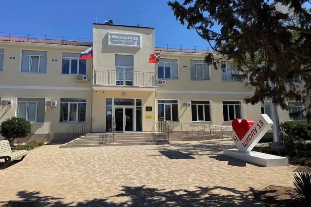 В Севастополе в школе обрушился балкон: пострадали 10 детей