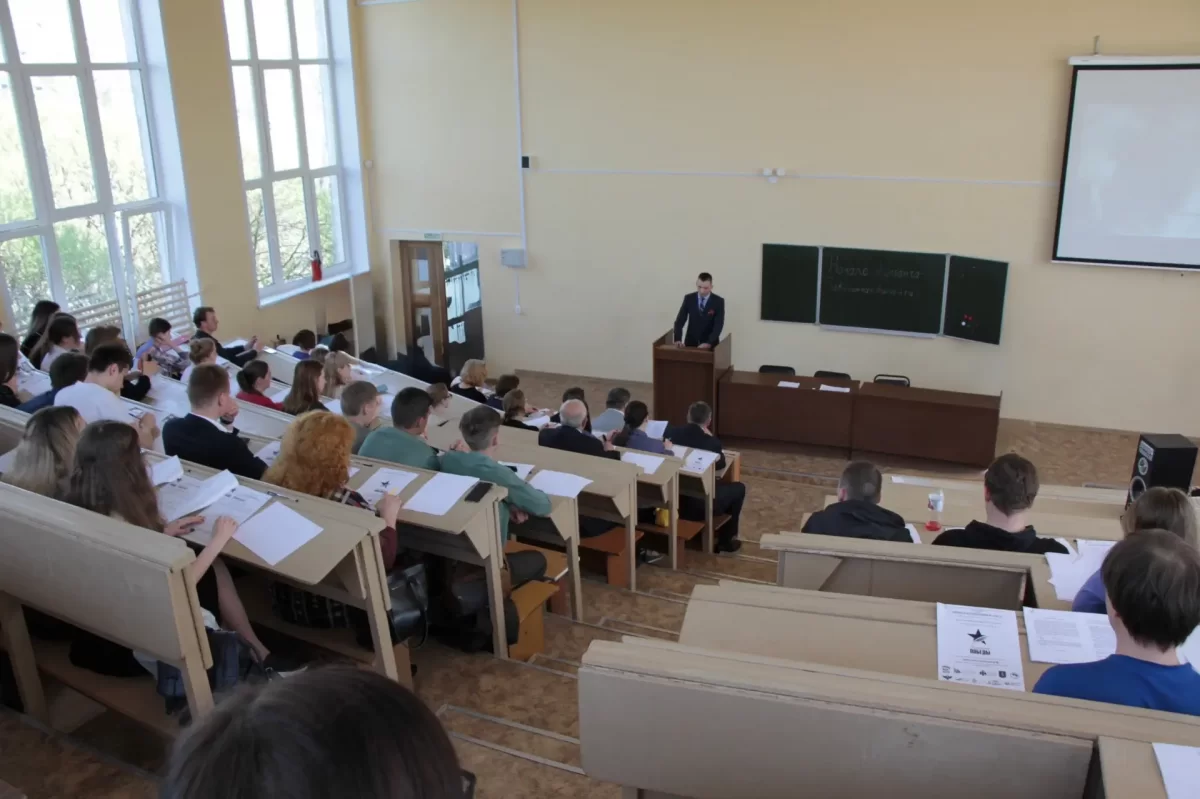 Спикер Заксобрания Роман Заварин: Инициативу Вологодской области о бессрочном восстановлении участников СВО в вузах рассмотрят на федеральном уровне
