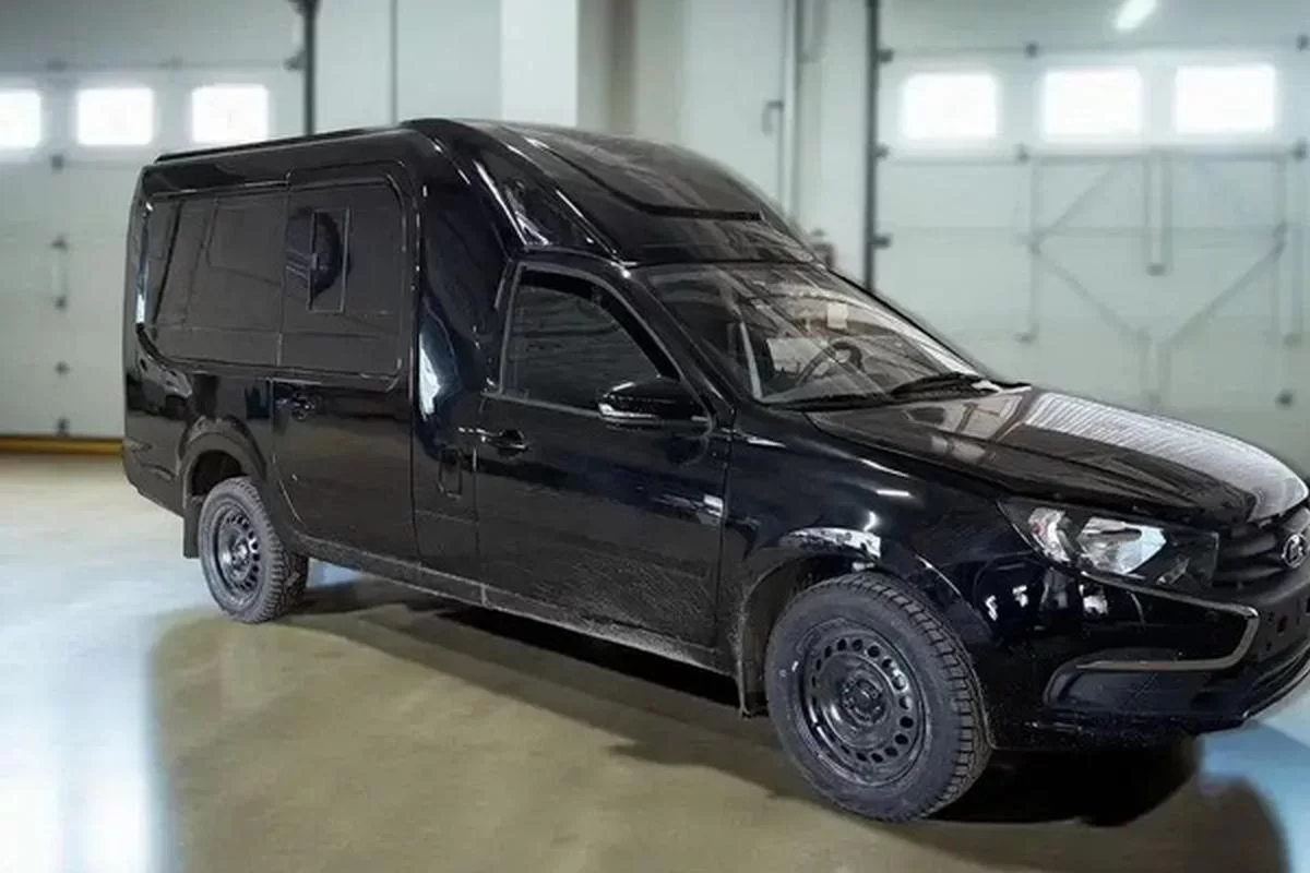 «Люкс на колёсах»: в России представили катафалк на базе Lada Granta за 2,8 млн рублей с кондиционером и бактерицидным облучателем