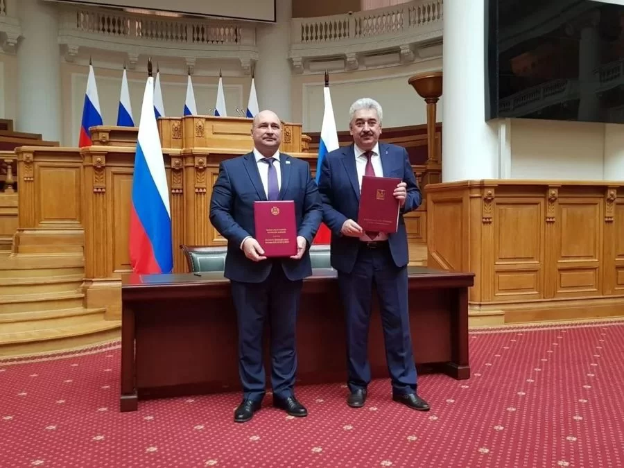 Председатель Госсовета Чувашии Леонид Черкесов поздравил жителей с 12-й годовщиной воссоединения Крыма с Россией