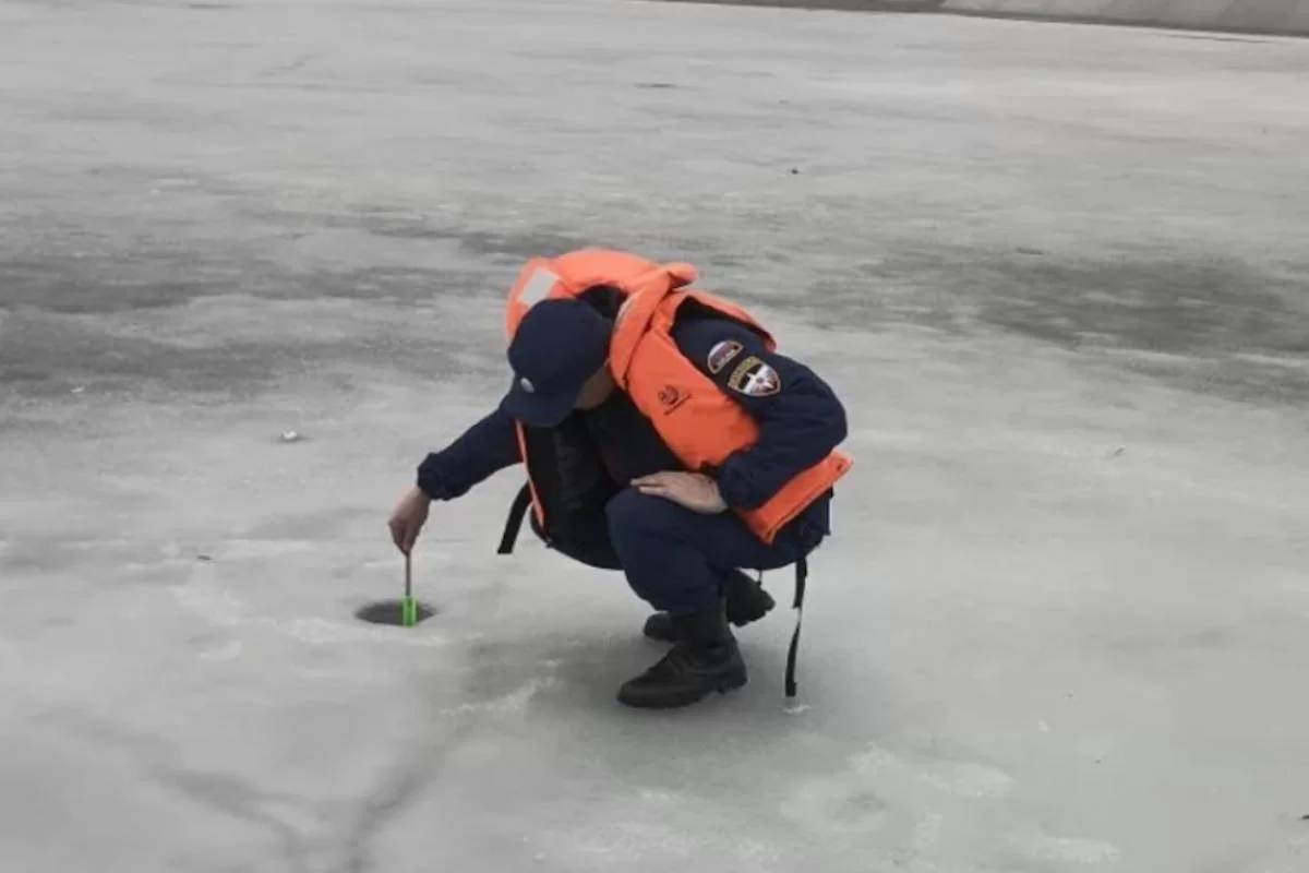 В Пскове усилили патрулирование из-за запрета выхода на весенний лед