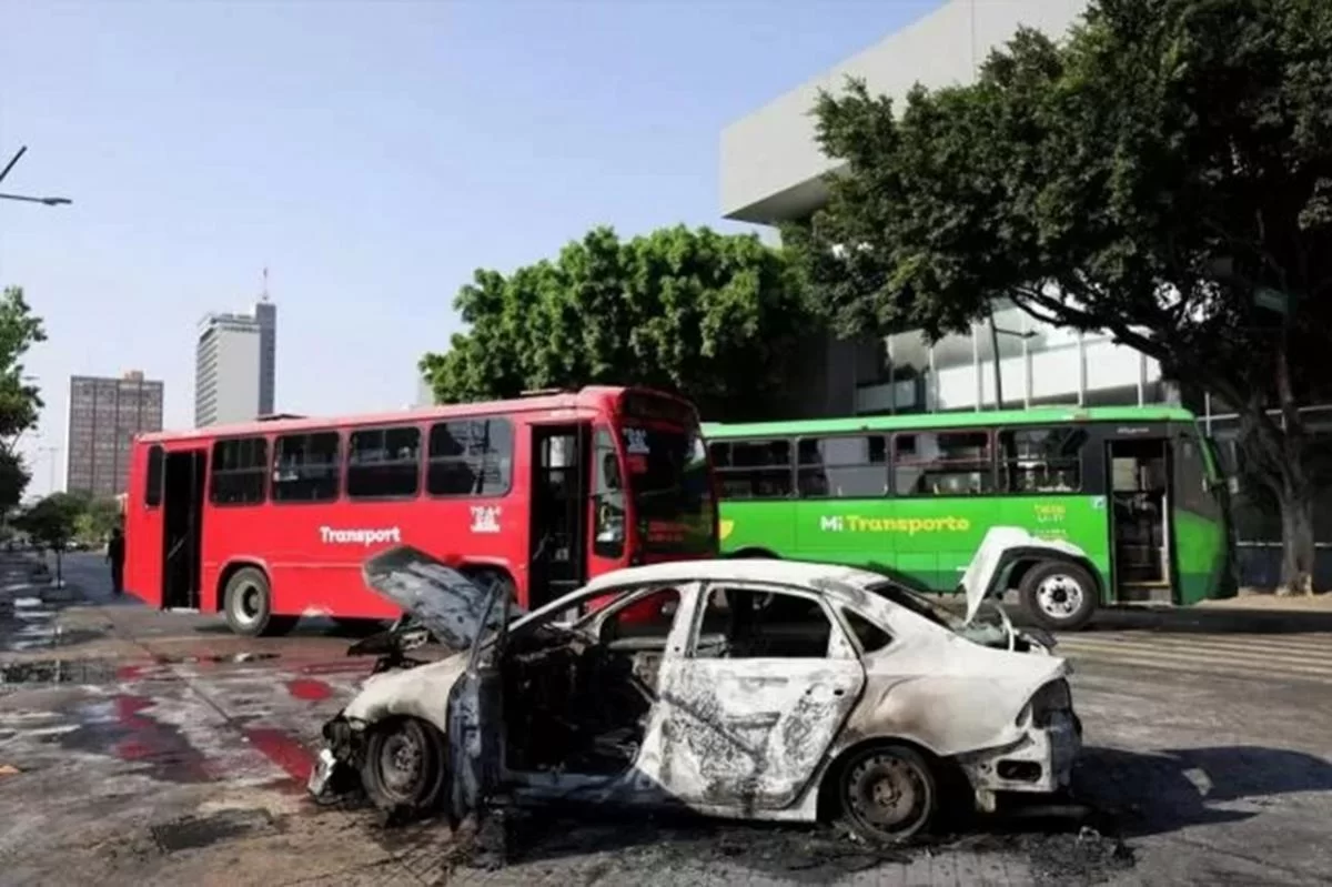 Мехико не дрогнул: пока в Халиско жгут машины, столица гуляет по воскресеньям как обычно