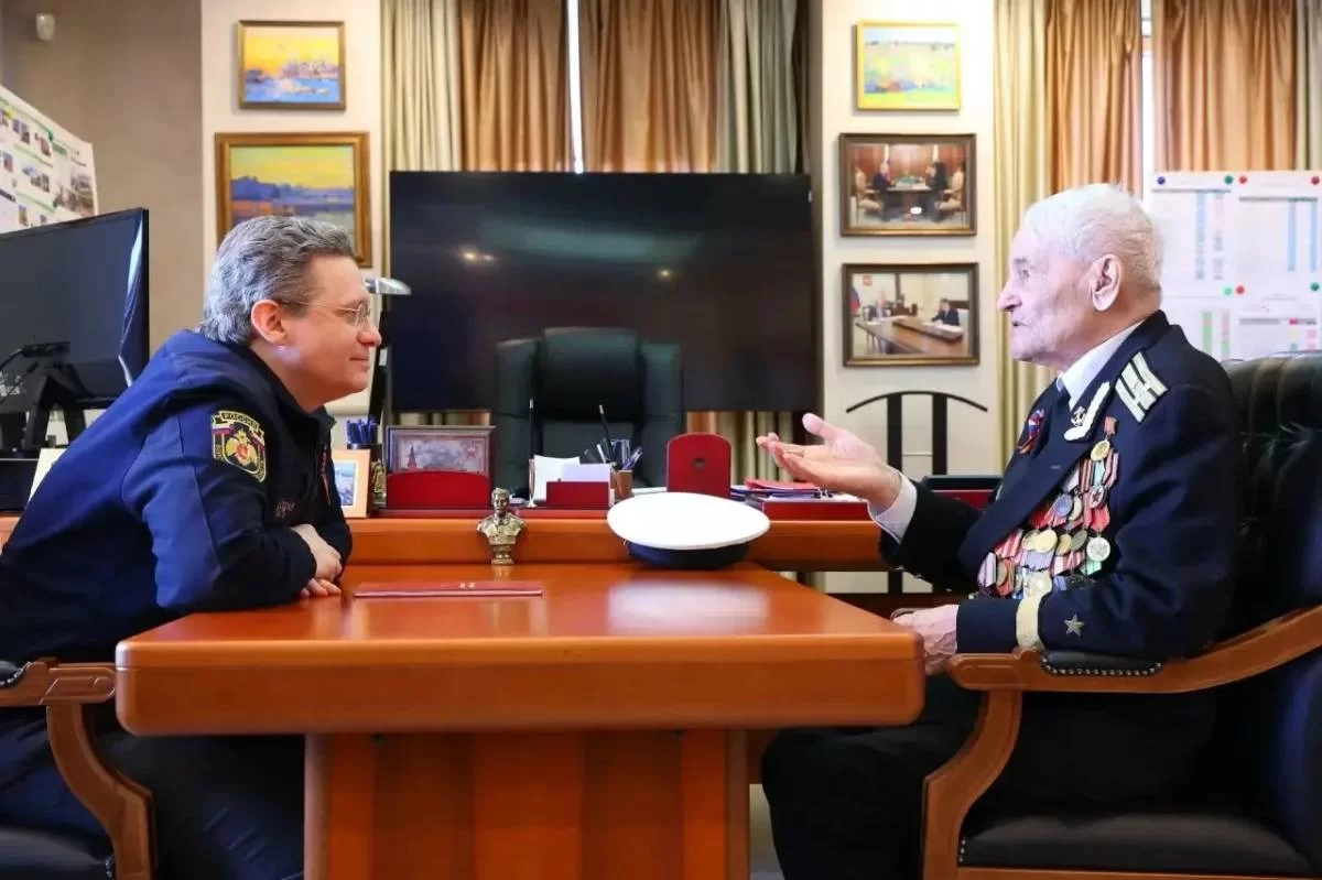 «Ветераны являются людьми редкой внутренней силы и любви к Родине»: Губернатор Георгий Филимонов поздравил ветерана ВОВ Фёдора Смирнова с Днём Победы