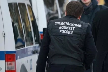 В Калининграде под окнами многоэтажки нашли тела трех человек
