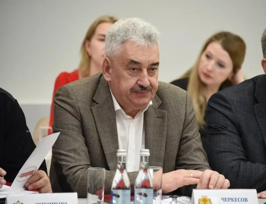 «Самое главное — это диалог с молодыми людьми»: спикер Госсовета Чувашии Леонид Черкесов принял участие в заседании Ассоциации молодежных парламентов ПФО в Йошкар-Оле