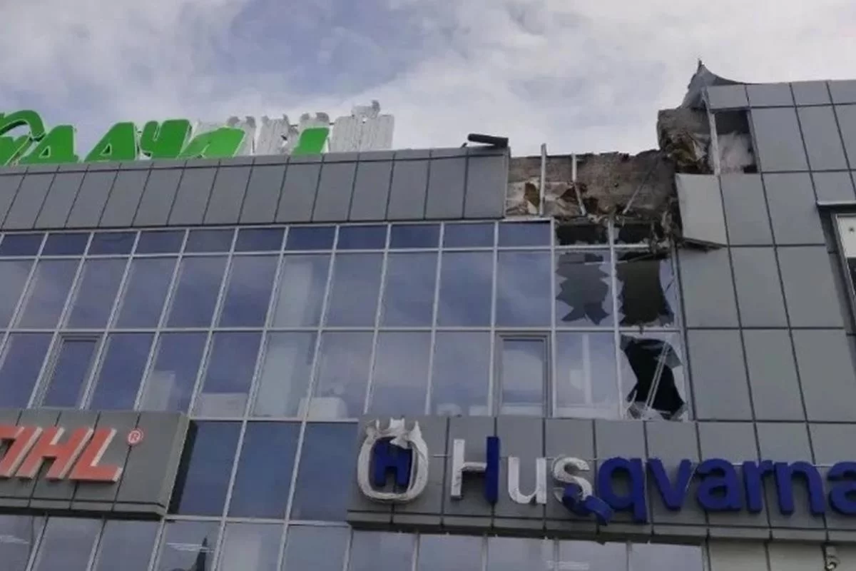 160 дронов и 11 снарядов за сутки: ВСУ устроили ад на Белгородчине — ранены подросток, женщина и бойцы, десятки домов и машин разбиты