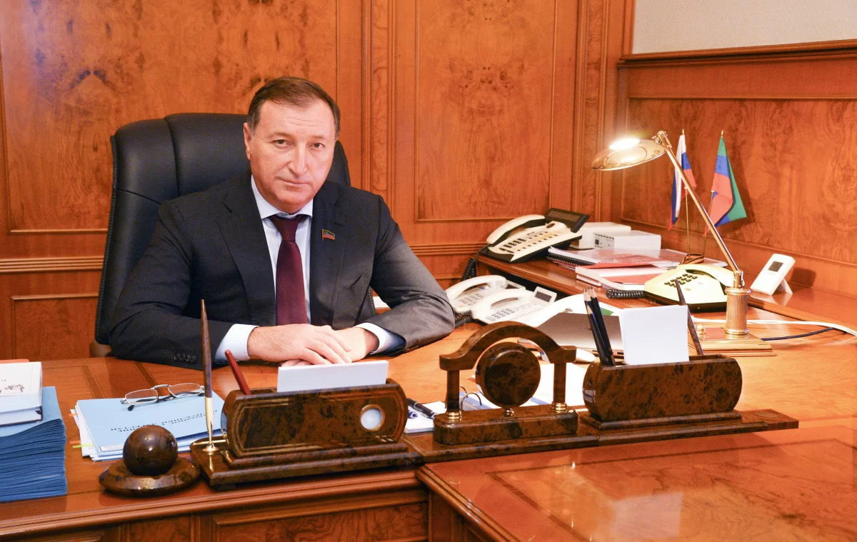 Спикер Народного Собрания Заур Аскендеров поздравил жителей с Днём единства народов Дагестана