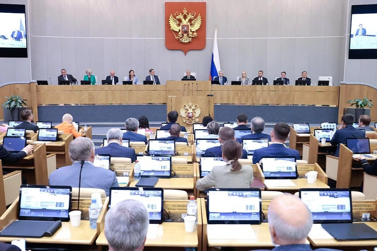 Госдума готовит санкции против скрывающихся релокантов