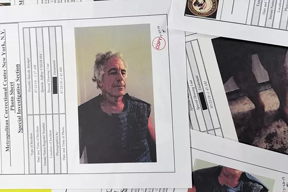 Хакер взломал ФБР, нашел там файлы Эпштейна и пригрозил сдать агентов в ФБР