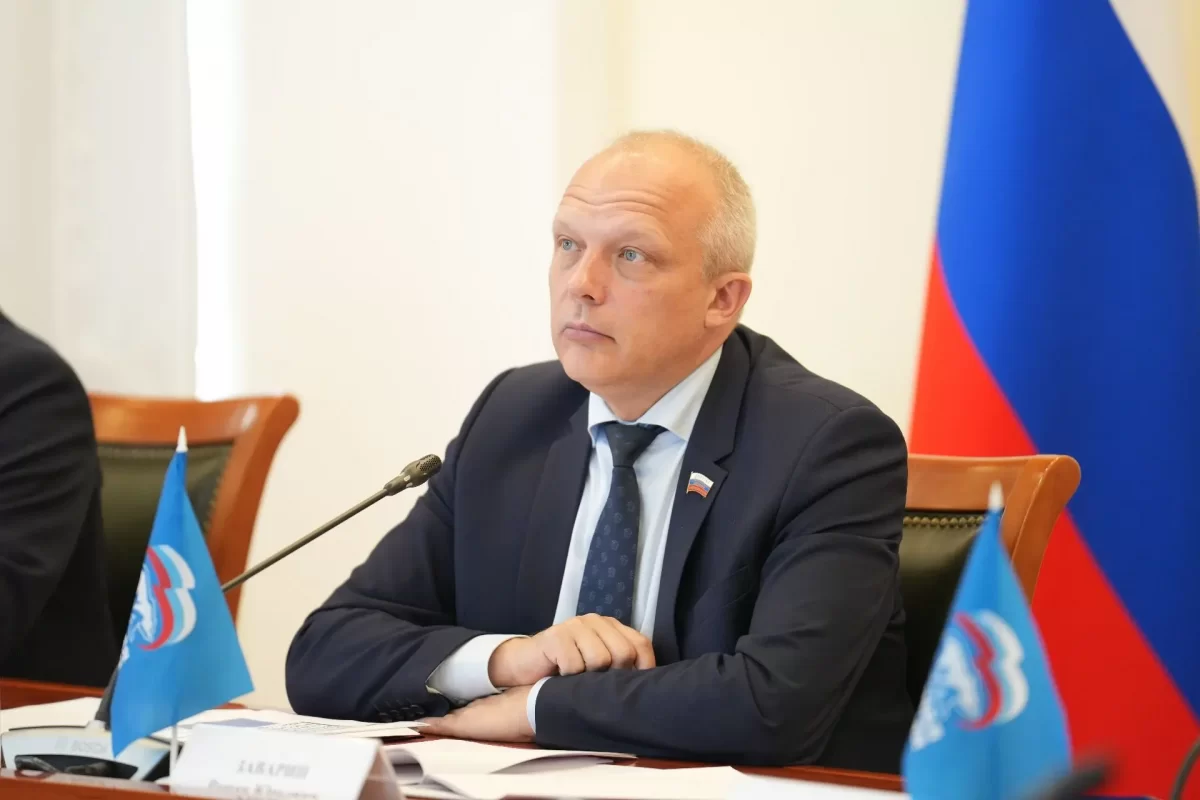 «Объекты образования, дороги и общественные пространства – на особом контроле»: Спикер Заксобрания Роман Заварин принял участие в совещании по реализации Народной программы
