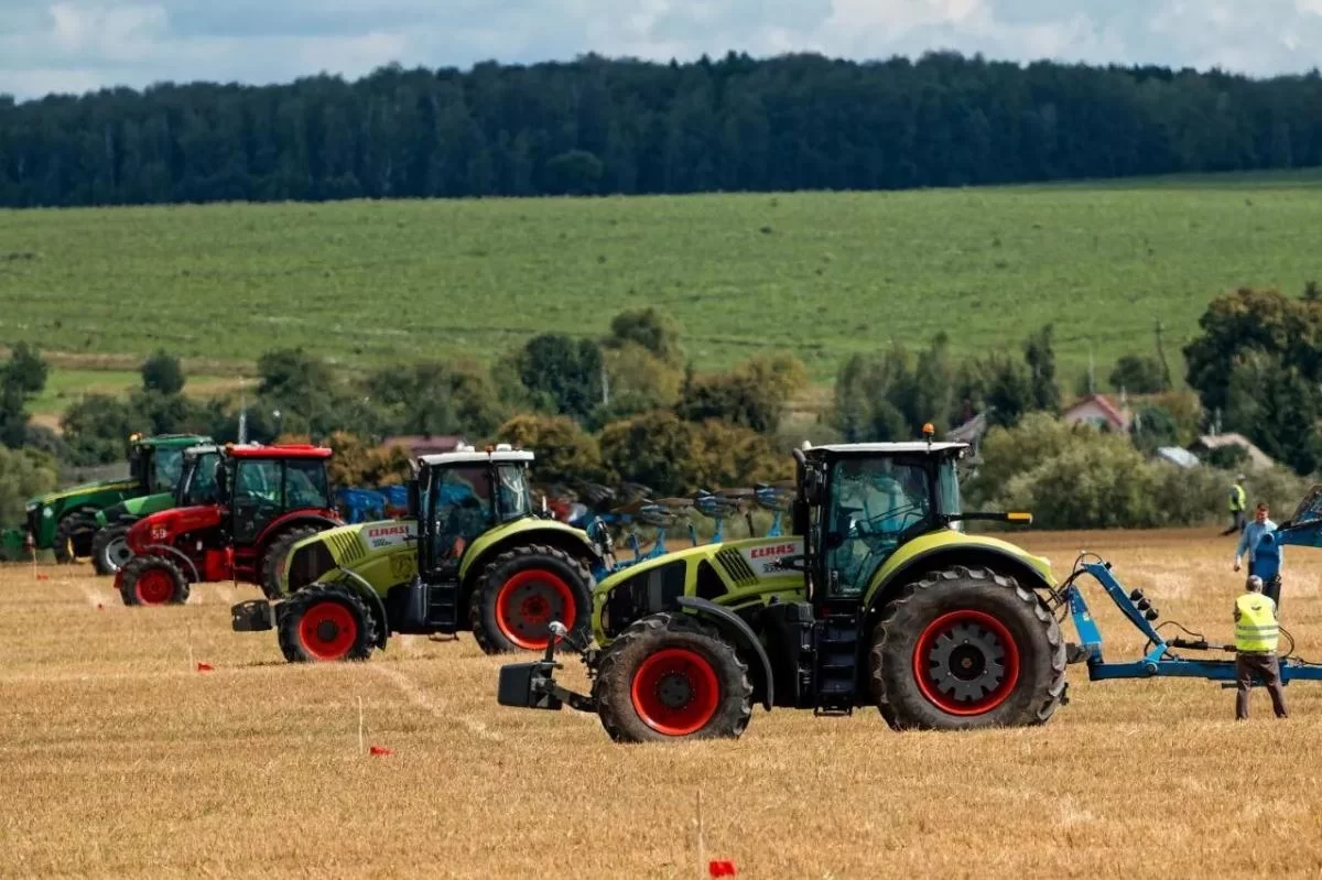 Тягач против трактора: механизаторы Подмосковья сразятся за звание «Пахаря-2026» с призом в миллион рублей