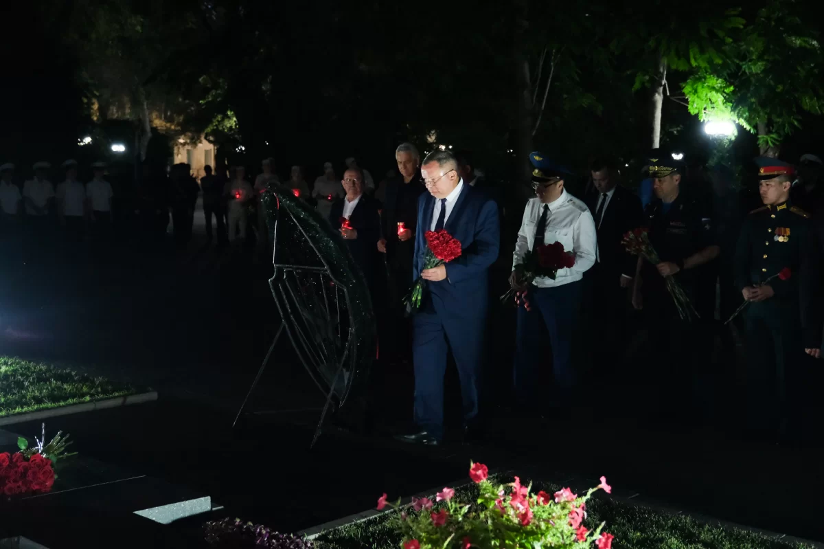 «22 июня — одна из самых трагических дат в истории»: Председатель Думы Астраханской области Игорь Мартынов принял участие во Всероссийской акции «Свеча памяти»