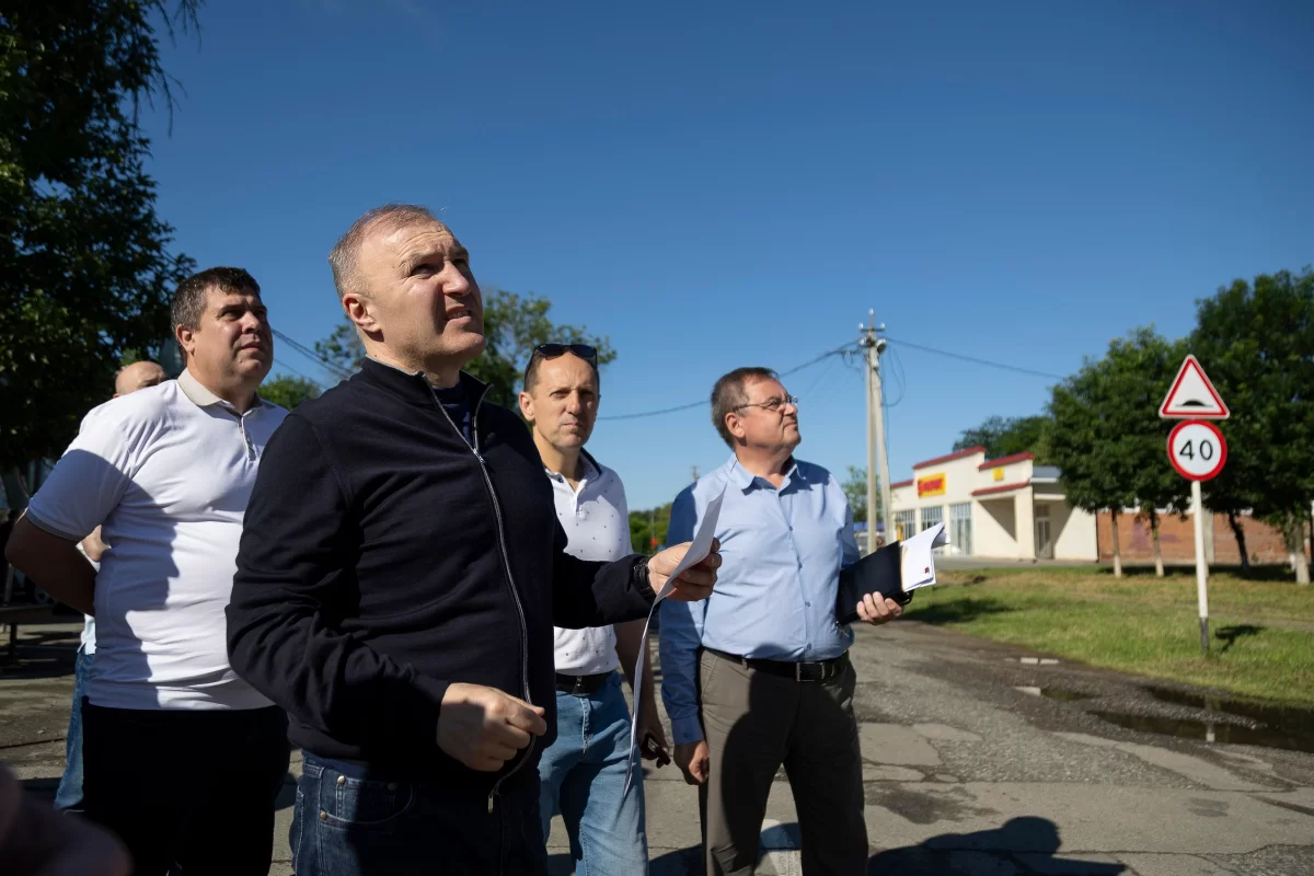 Глава Адыгеи Мурат Кумпилов проинспектировал ход капремонта сельского дома культуры и благоустройство станицы Кужорской