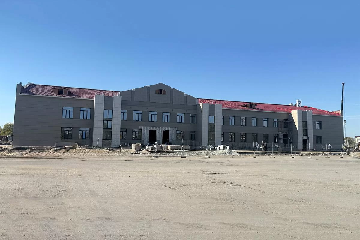 В Чулыме продолжается активное строительство досугового центра с двумя зрительными залами и школой искусств, объект планируют открыть в 2027 году