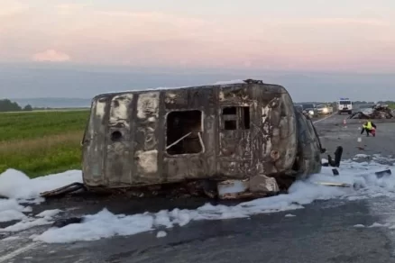 Фельдшер и водитель скорой помощи заживо сгорели в жутком ДТП в Красноярском крае