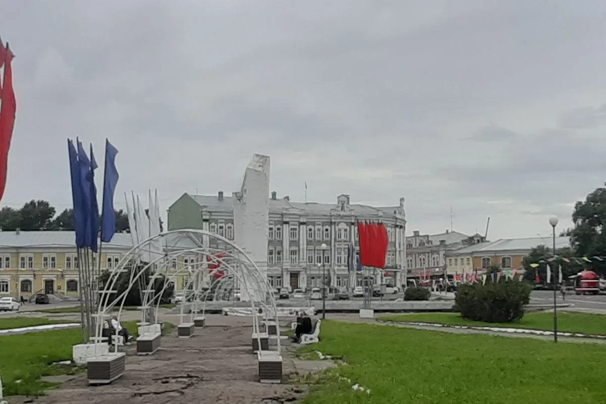 «Зуб» на вывоз: Что говорят вологжане о переезде главного городского обелиска в Лукьяново