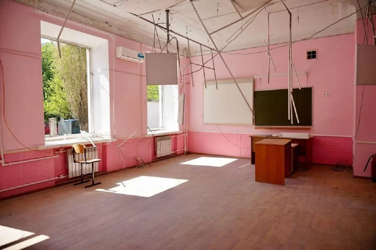 Кондратьев проинспектировал разрушенную дроном школу в Новороссийске
