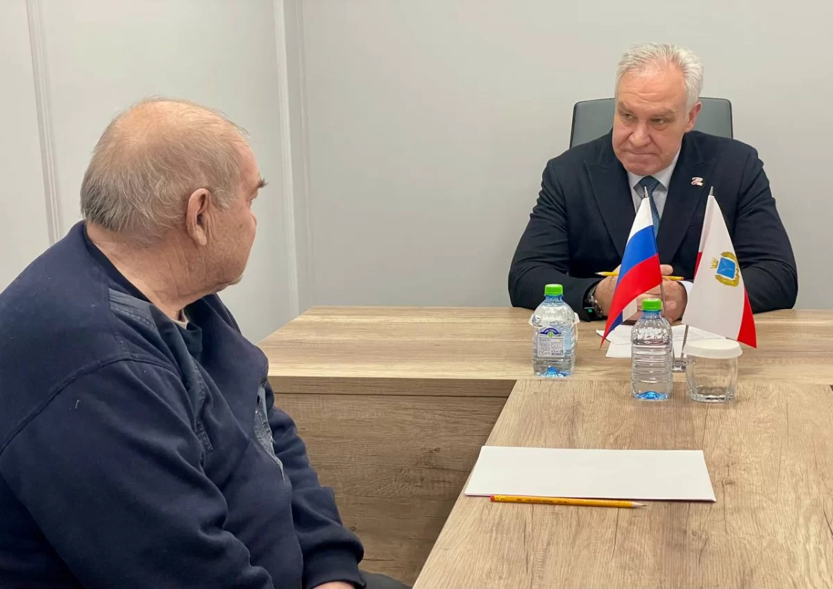 Спикер Саратовской областной Думы Алексей Антонов в ходе личного приёма поддержал инициативу шахматного турнира к 65-летию полёта Юрия Гагарина в космос