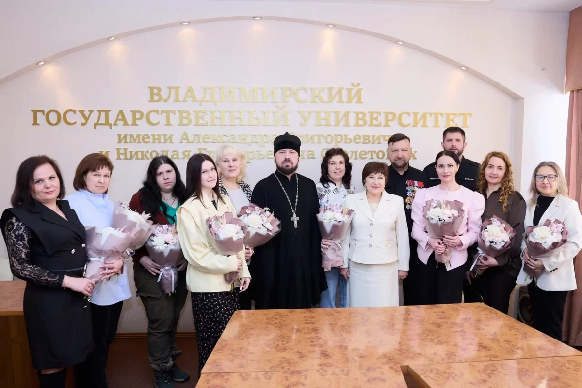 Спикер Заксобрания Владимирской области Ольга Хохлова провела встречу с женами участников СВО и родителями погибших героев