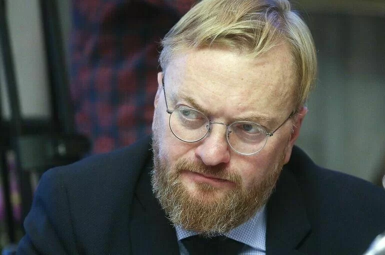 «Что ж ты, фраер, сдал назад?»: Милонов придумал, как заставить Канье Уэста петь по-русски
