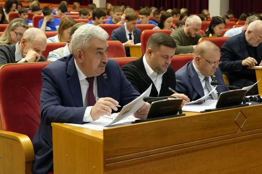 «Это прививка правды для молодежи»: спикер Госсовета Чувашии Леонид Черкесов принял участие в VIII Международной акции «Диктант Победы»