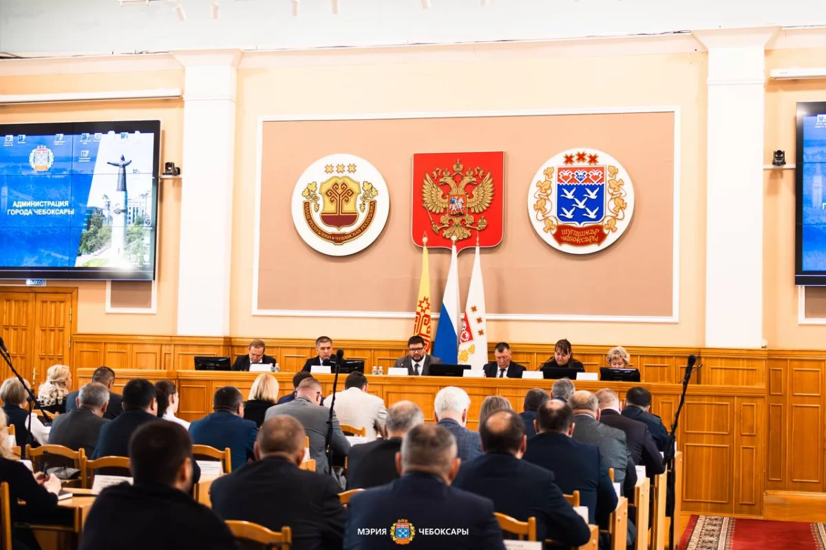 «Это инвестиции в качество жизни чебоксарцев»: мэр Станислав Трофимов сообщил об увеличении финансирования городских программ на 603 млн рублей с начала года