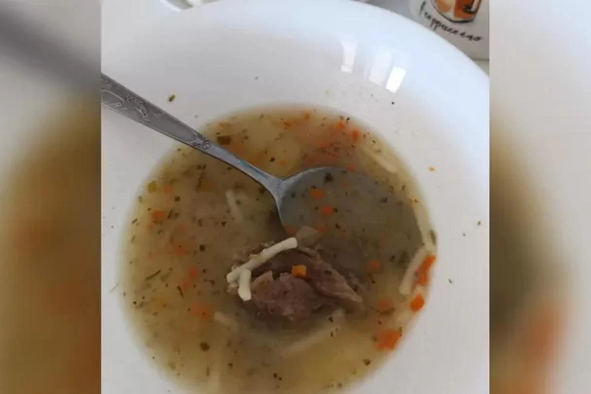 «Едим с рвотным рефлексом»: пациенты онкоцентра в Комсомольске рассказали о котлетах с костями и нехватке жизненно важных препаратов