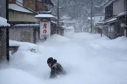 Жертвами снегопадов в Японии с 20 января стали 42 человека, 444 пострадали