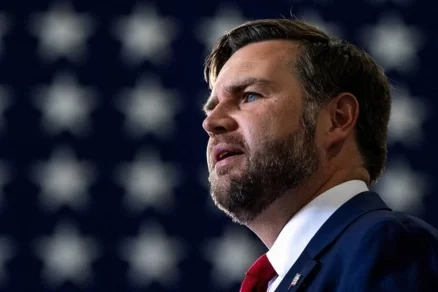 В доме вице-президента США Вэнса выбили окна