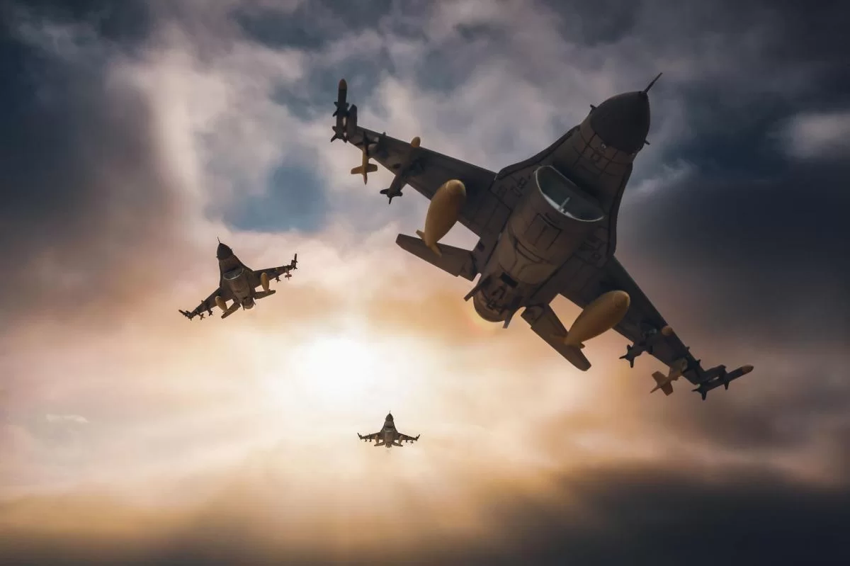 Натовские Rafale и F-16 сопроводили украинские дроны в полёте над Латвией для атаки на Петербург