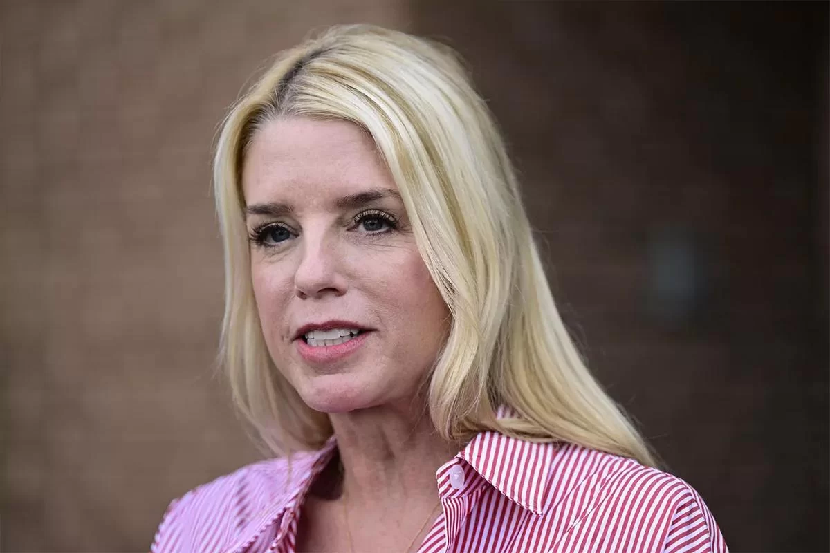 Слишком много правды? Трамп грозит увольнением главе Минюста из-за досье Эпштейна