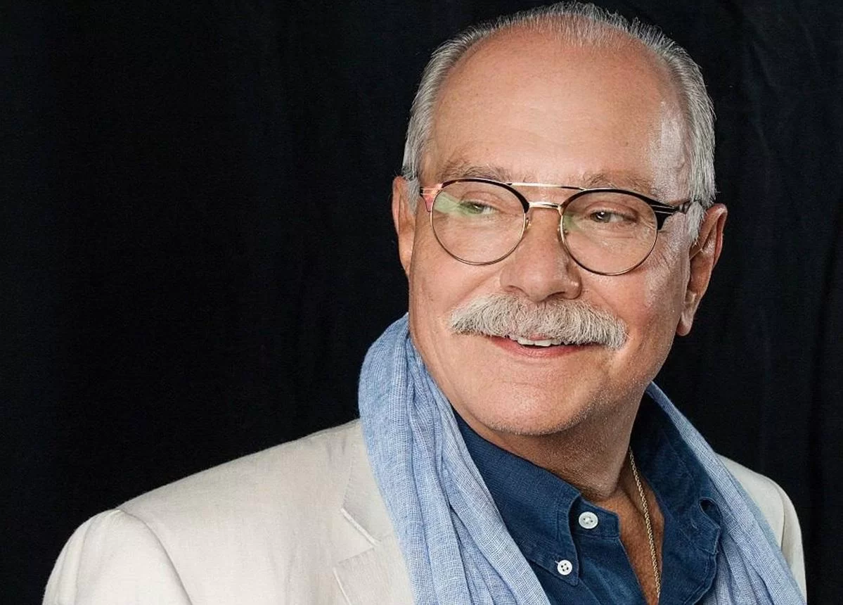 «Берегите нервы пенсионера»: Никита Михалков показал свой спектакль с дочерью и Ефремовым