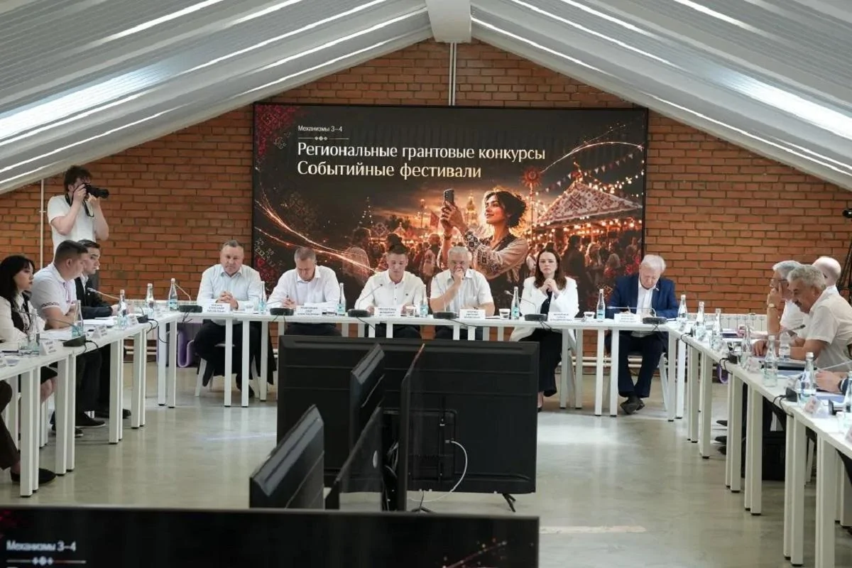 Спикер Госсовета Чувашии Леонид Черкесов: Этнокультурная идентичность и творческий потенциал молодежи — ключевые точки роста для всего Приволжья