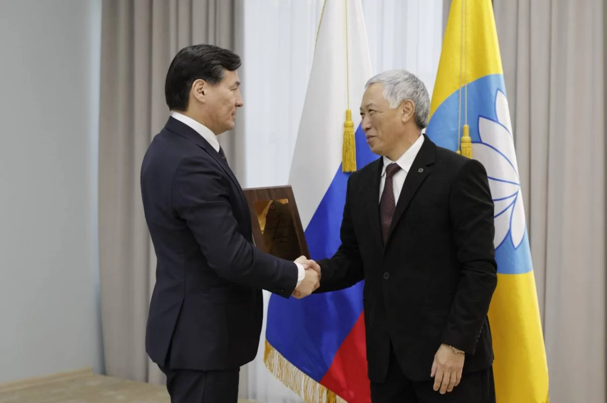 Глава Калмыкии Бату Хасиков поприветствовал старт работы пятого состава Общественной палаты республики