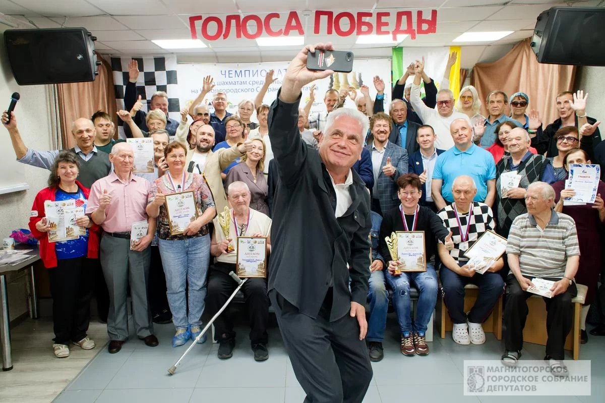 «Шахматы — это игра ума и для ума»: спикер Магнитогорского Собрания депутатов Александр Морозов поздравил победителей восьмого турнира по шахматам среди людей с ОВЗ на Кубок городского парламента