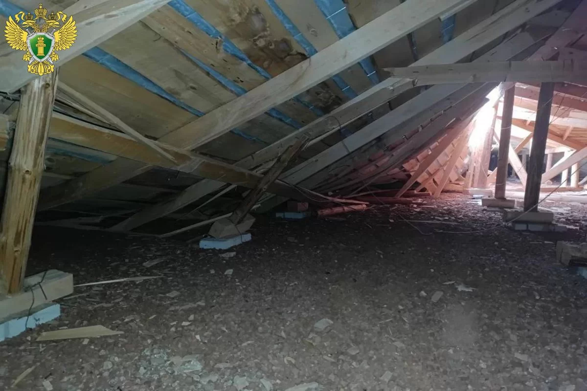 В Марий Эл учеников школы с деформированной крышей перевели на дистант