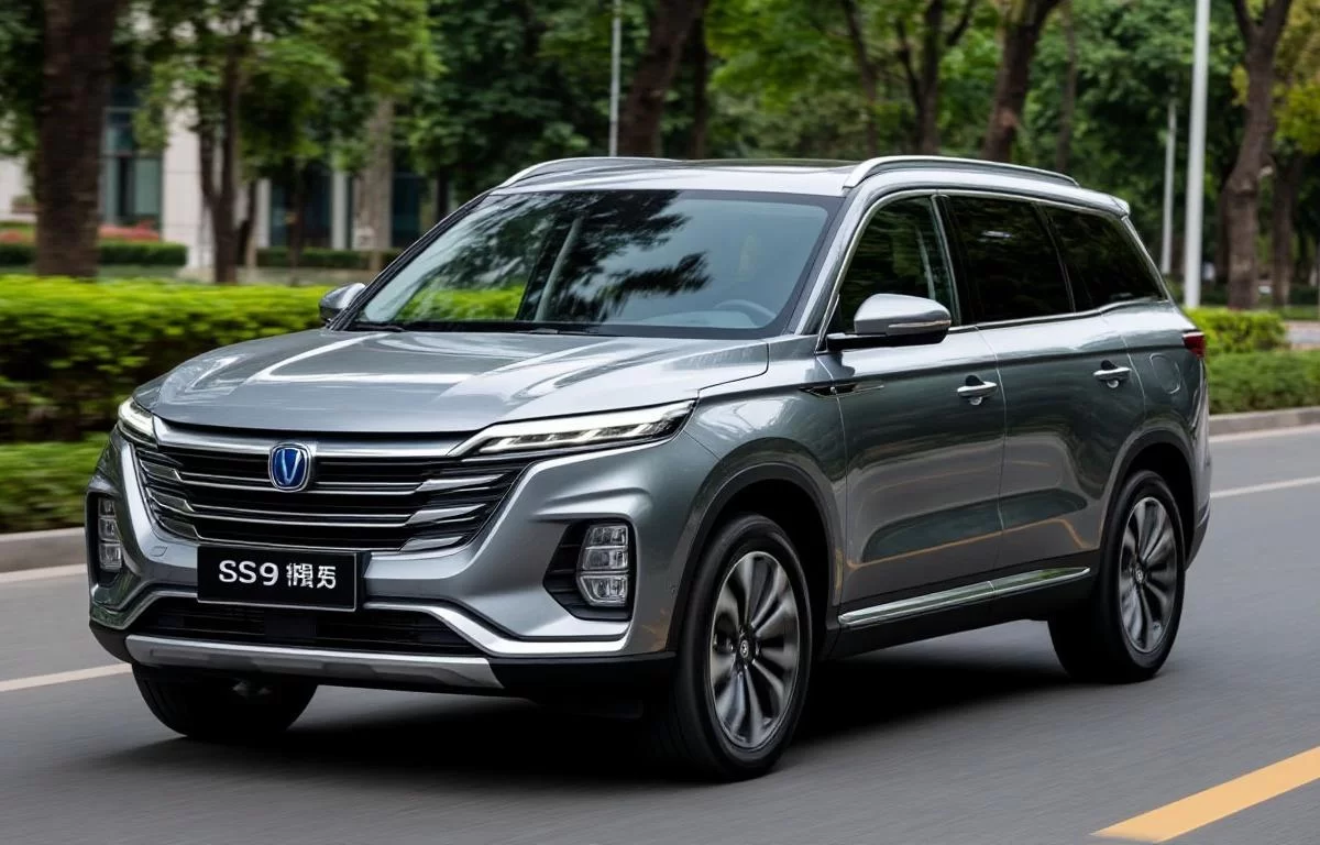 Глохнет на ходу и ржавеет: на что жалуются владельцы Changan CS95 в Китае