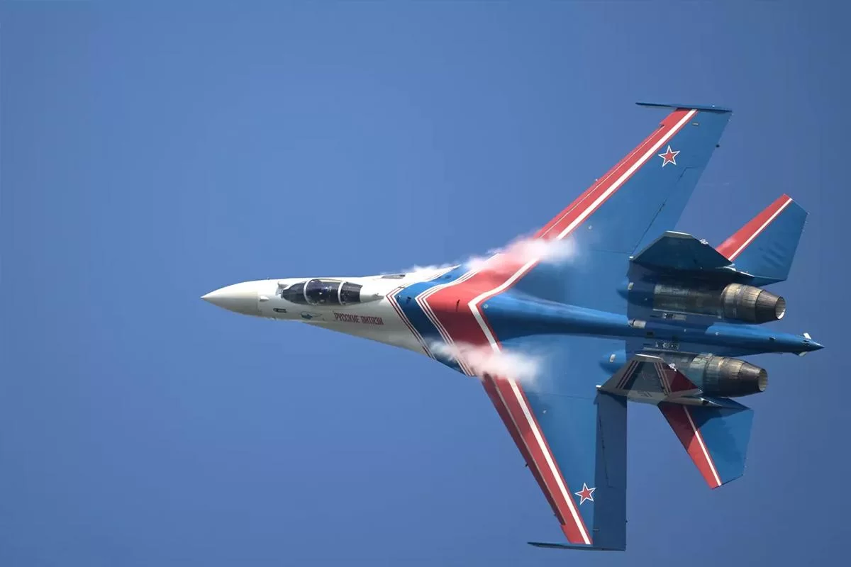 Пилотажники против НАТО: «Русские витязи» впервые перехвачены над Баренцевым морем с боевыми ракетами