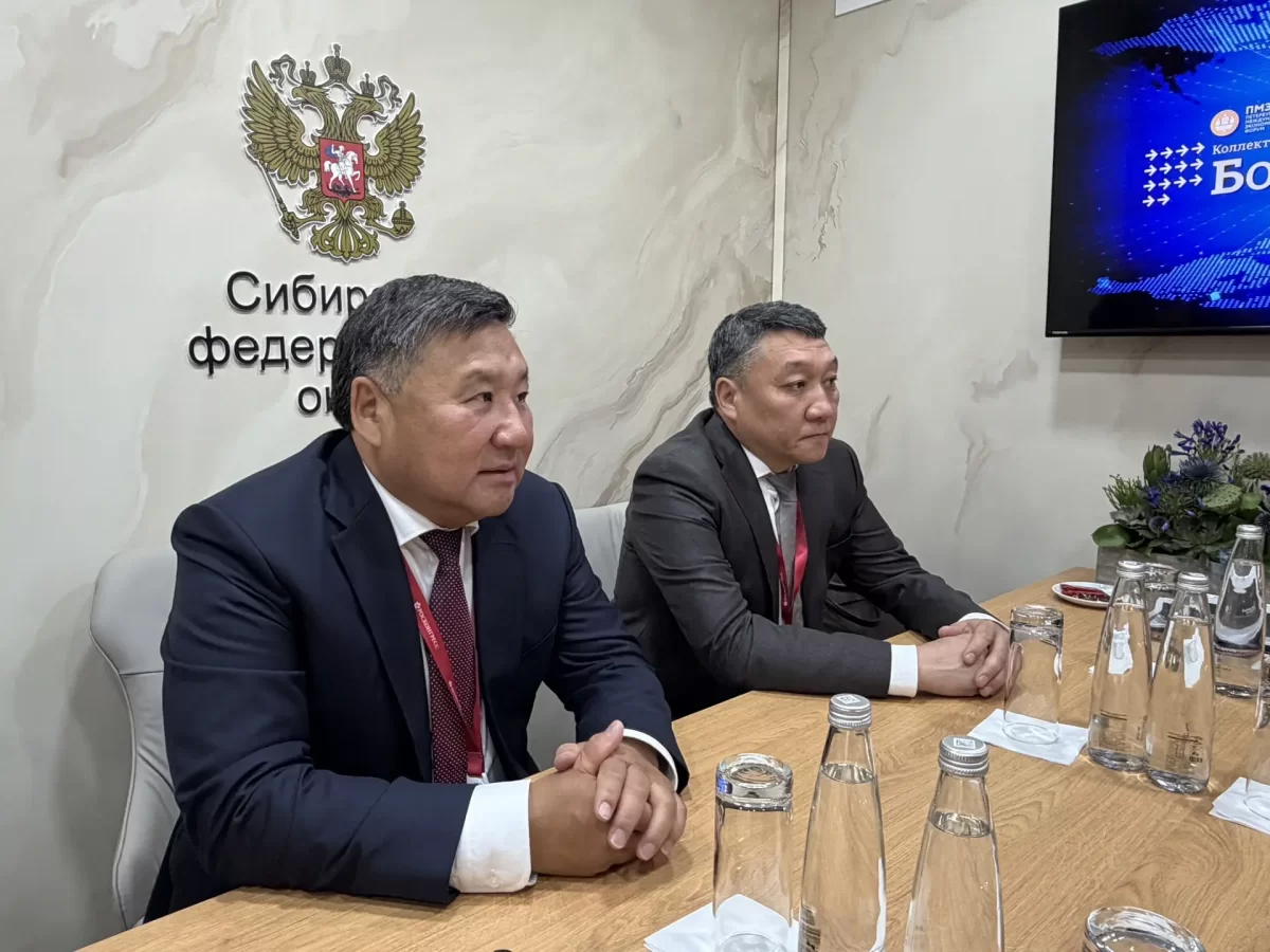 Глава Тывы Владислав Ховалыг на полях ПМЭФ-2026 обсудил с руководством Фонда Росконгресс подготовку к IV Международному буддийскому форуму