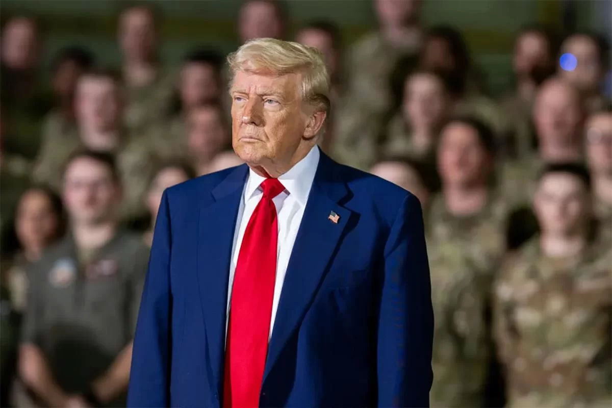 Трамп анонсировал возмездие за сожженное посольство, но назвал условие