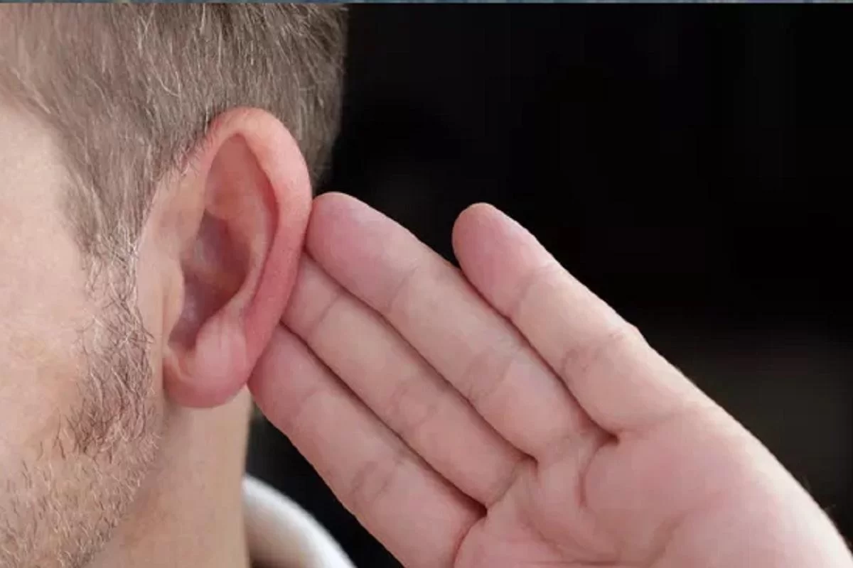 Врачи предупредили, что наушники приводят к снижению слуха у молодых