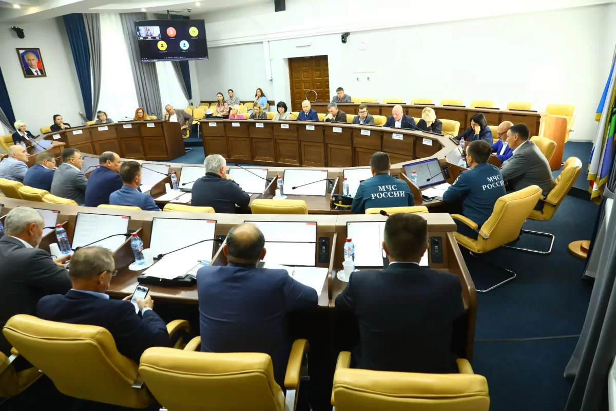 Мэр Руслан Болотов: Более 250 социальных учреждений Иркутска готовы к старту отопительного сезона, работы на котельных продолжаются