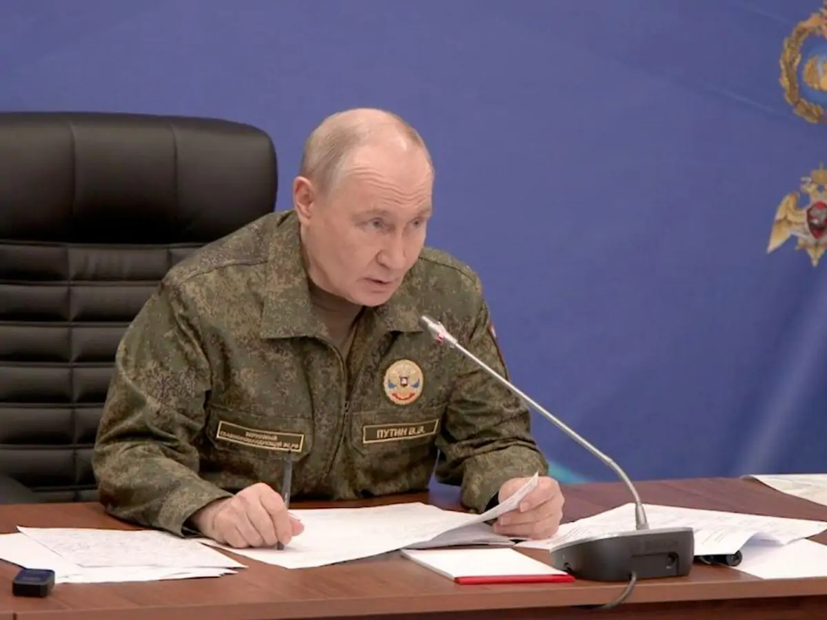 Политик Фергюсон оценил появление Владимира Путина в военной форме как политический сигнал