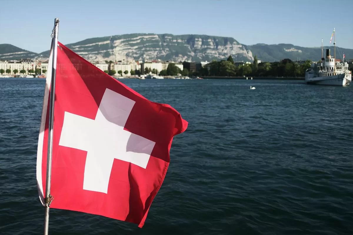 Нейтралитет против санкций: крупнейшая партия Швейцарии вновь требует пересмотреть ограничения против России