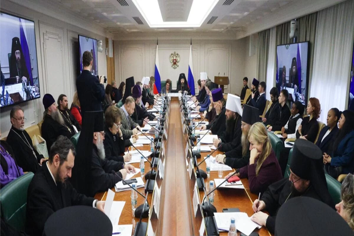 Смоленская область представила в Совете Федерации модель воспитания патриотов и граждан