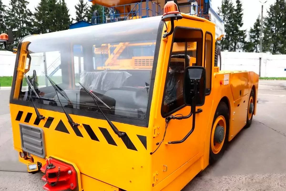 В БЕЛАЗ заявили о тестировании тягача для самолётов массой до 150 тонн