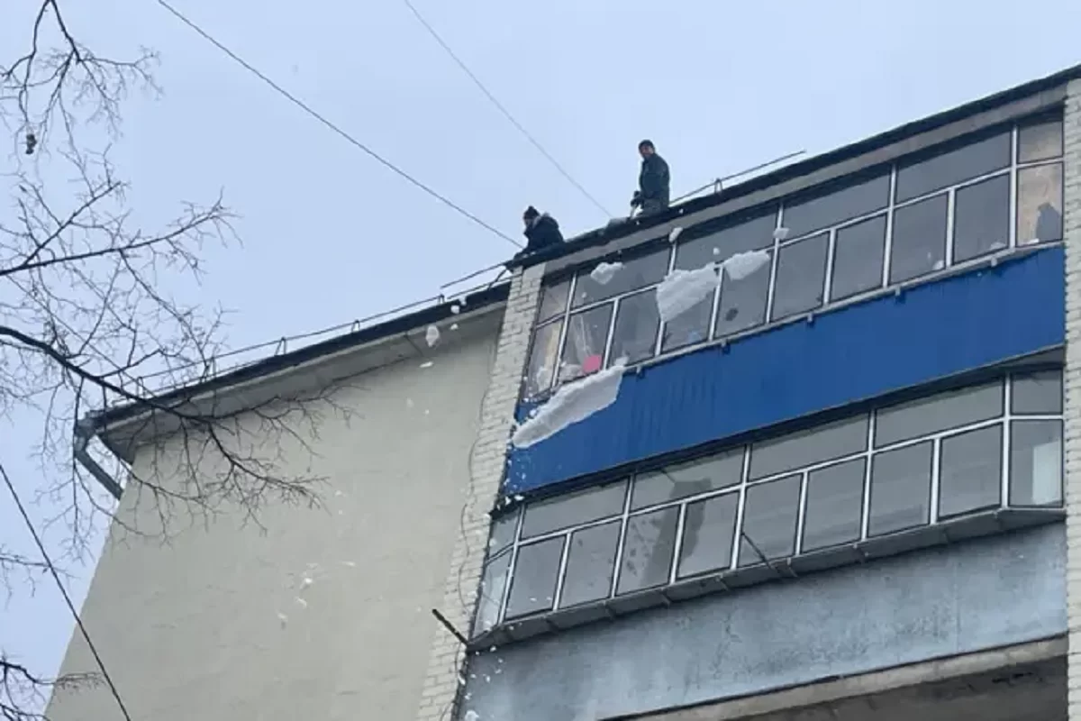 Жителей Саранска призвали не парковаться у домов из-за риска схода снега